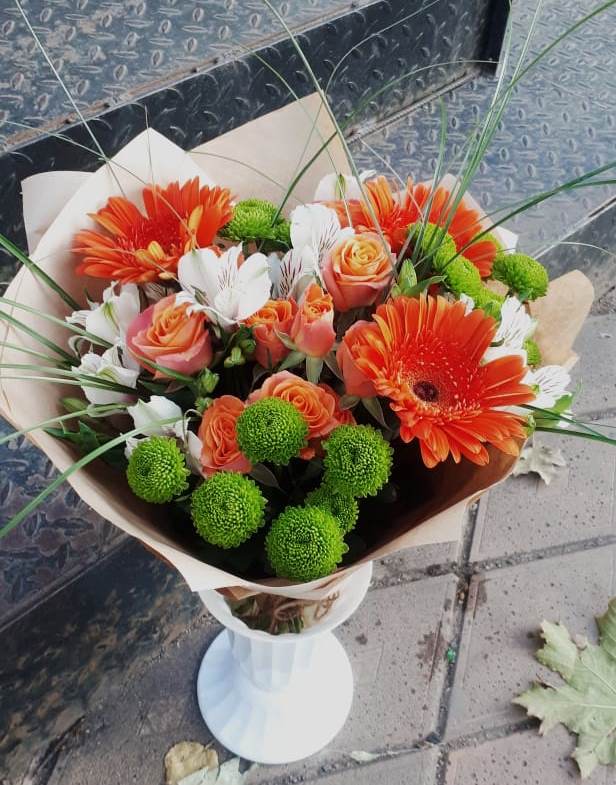 Букет цветов из: Герберы, Хризантемы, Альстромерии и Розы в Старом Осколе