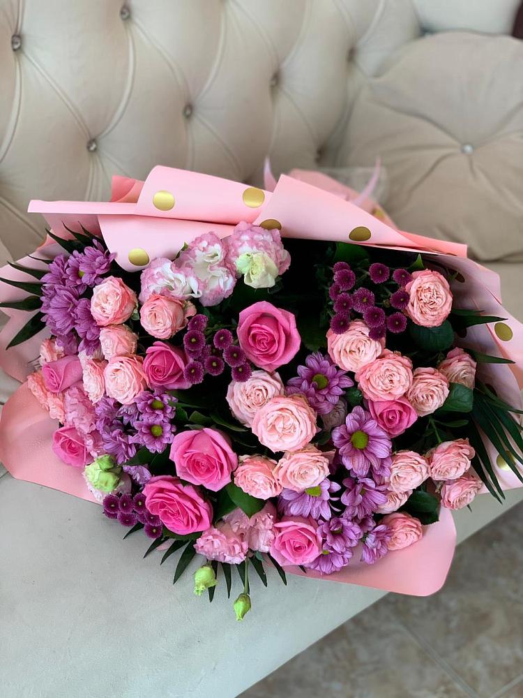 Букет цветов из: Хризантемы, Розы и Лизиантусы в Старом Осколе