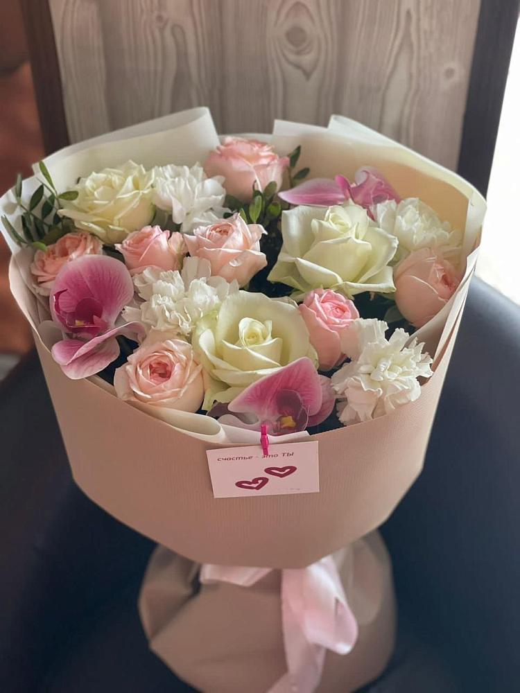 Букет цветов из: Орхидеи, Розы и Гвоздики в Старом Осколе