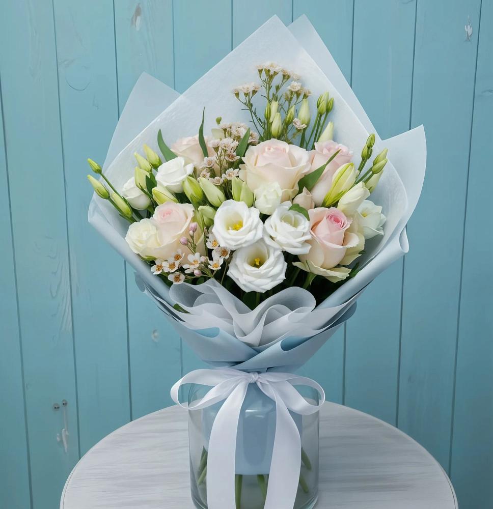 Букет цветов из: Розы и Лизиантусы в Старом Осколе