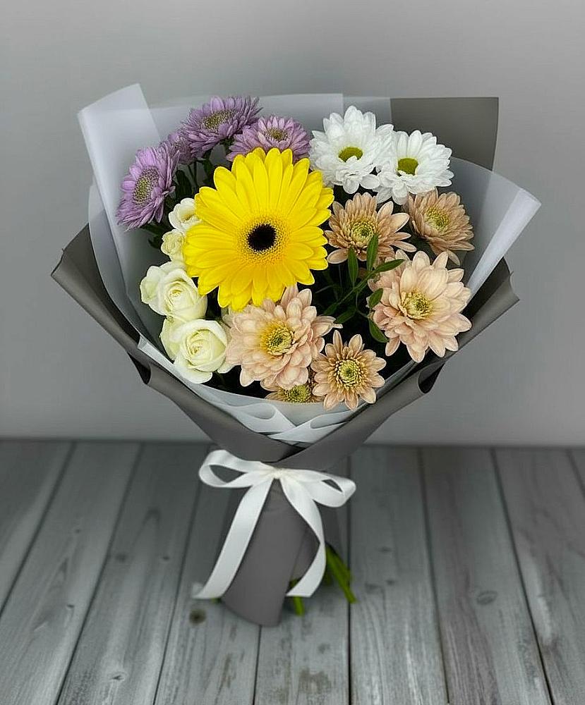 Букет цветов из: Розы, Герберы и Хризантемы в Старом Осколе