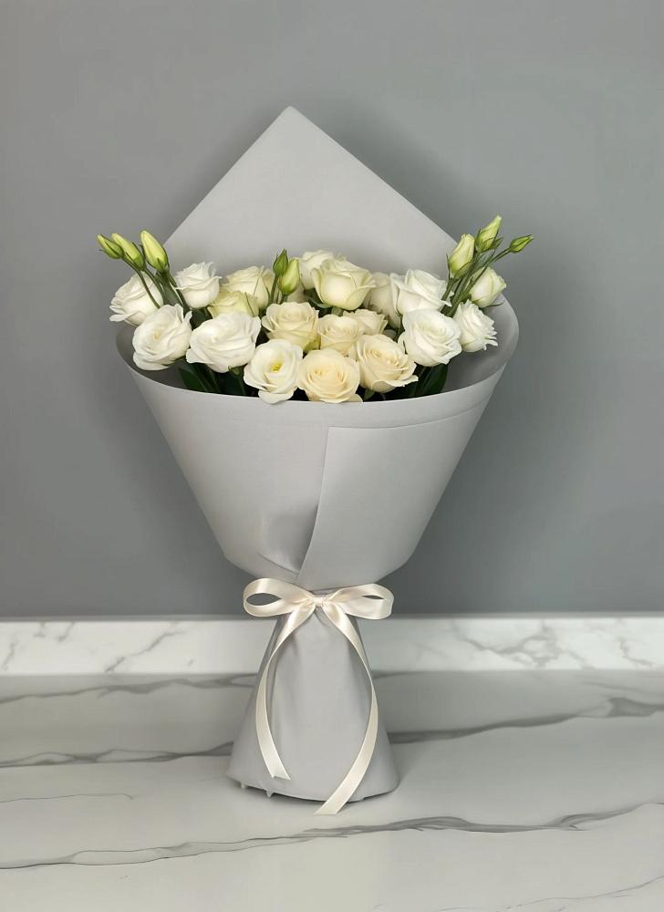 Букет цветов из: Розы и Лизиантусы в Старом Осколе