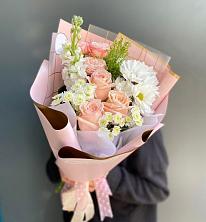 Букет цветов из:  Хризантемы и Розы в Старом Осколе