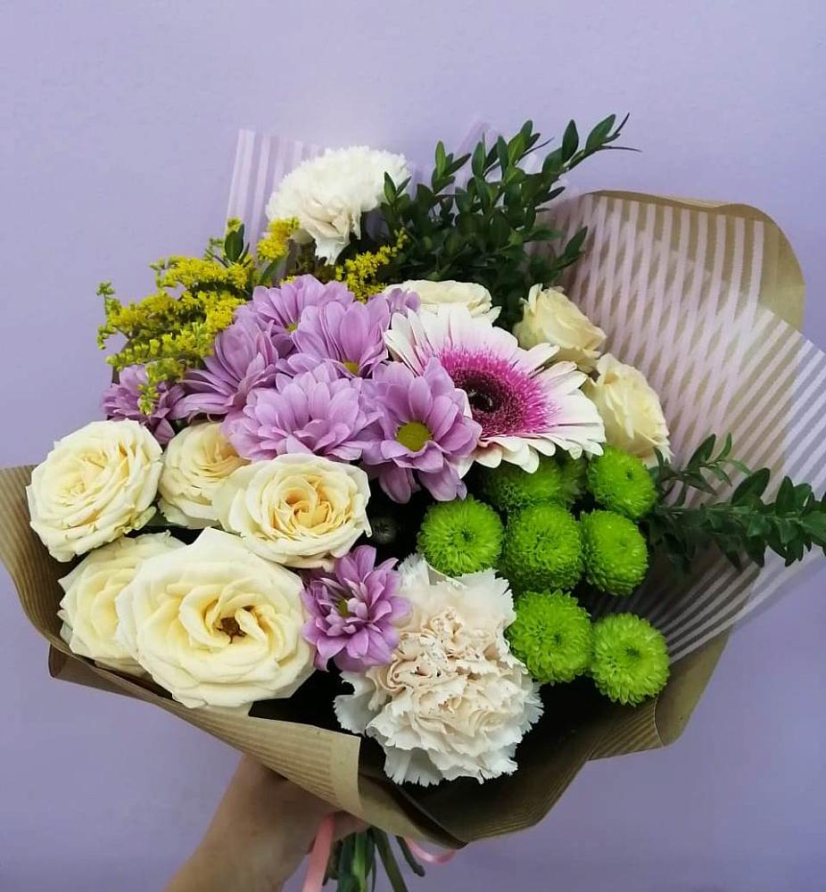 Букет цветов из: Хризантемы, Розы, Гвоздики и Герберы в Старом Осколе