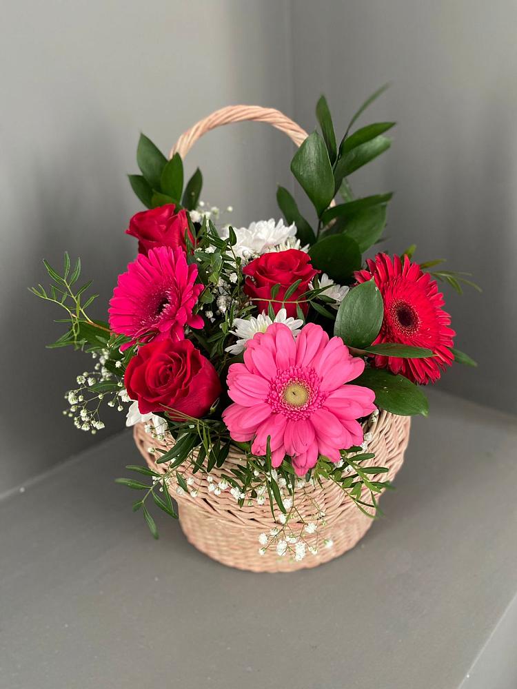 Цветочная композиция из Розы, Хризантемы и Герберы в корзине в Старом Осколе