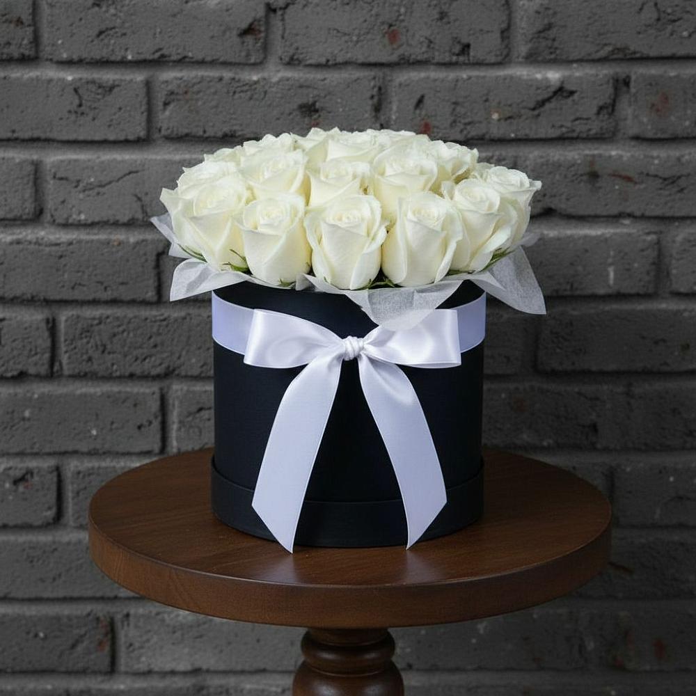 Цветочная композиция из Розы в шляпной коробке в Старом Осколе