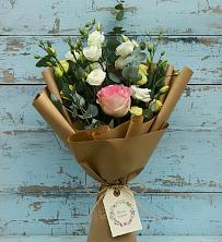Букет цветов из:  Розы и Лизиантусы в Старом Осколе