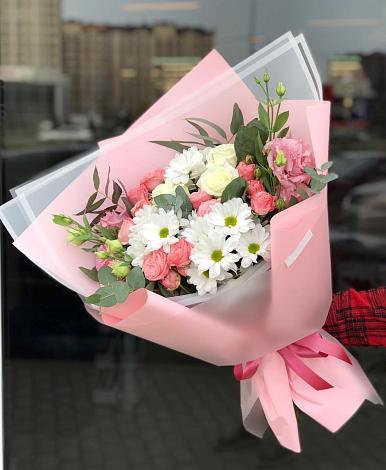 Букет цветов из: Розы, Лизиантусы и Хризантемы в Старом Осколе