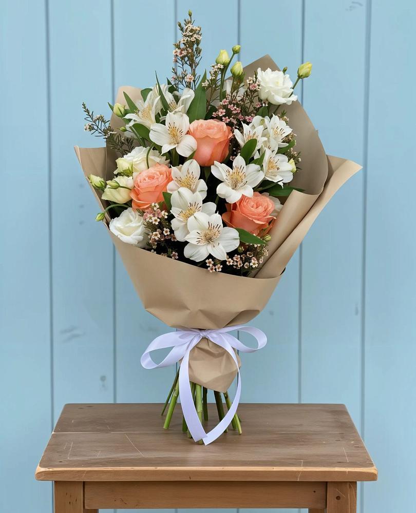 Букет цветов из: Альстромерии, Лизиантусы, Розы и Хризантемы в Старом Осколе
